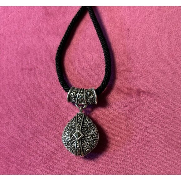 Vtg Sterling 925 Cameo Marcasite Reversible Pendant & Mother of Pearl Earrings - Picture 4 of 8